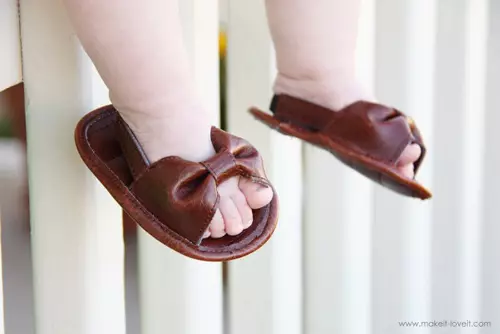 Barns sandaler gör det själv