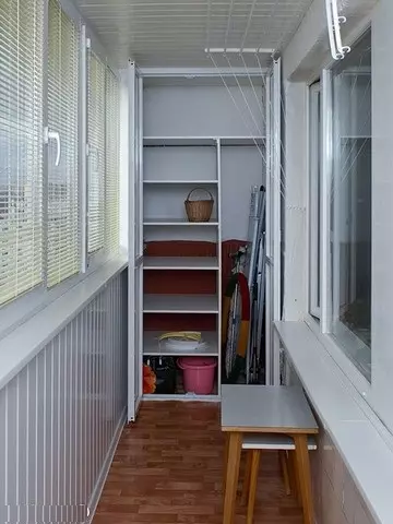 Idées pour stocker des légumes, vélo, skis et autres choses sur le balcon (30 photos)