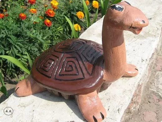 Черепаха своїми руками з шишок і шин з фото і відео