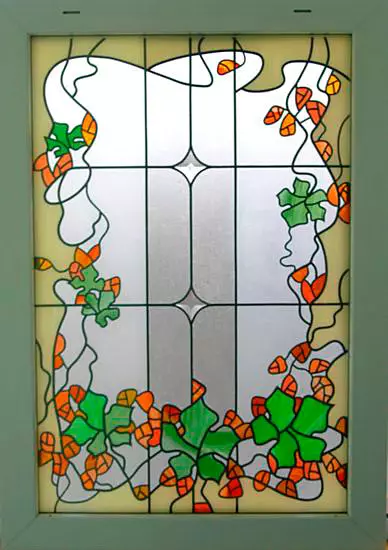 หน้าต่างกระจกสี (การวาด): วิธีการวาดบนกระจกและบนด่านกระดาษด้วยภาพถ่าย