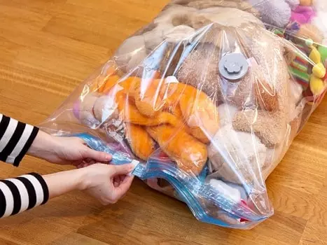 How to use vacuum bags for clothes, and what better to choose, video instructions