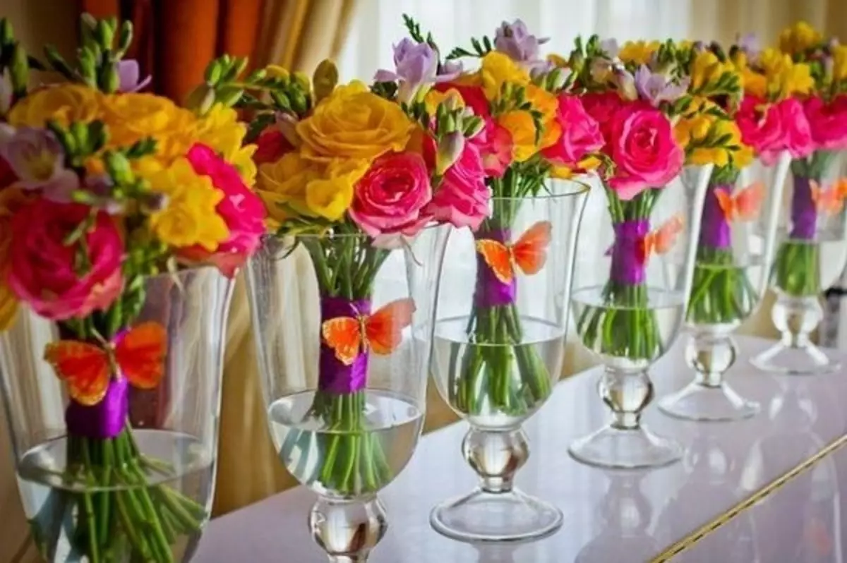 Floristics. Վարպետության դասի հավաքում է ծաղկեփնջեր կենդանի ծաղիկներից տեսանյութով