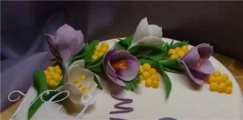 Hoa làm bằng mastic với bàn tay của chính họ Stepgovayovo cho bánh cưới với video