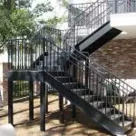 रचनात्मक विशेषताओं और सामग्री (लाभ और नियुक्ति) पर सड़क सीढ़ियों के प्रकार