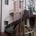 Tipos de escaleiras de rúa en características e materiais constructivos (vantaxe e cita)