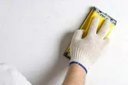 Hogyan lehet festeni a falakat: előkészítés, folyamat technológia
