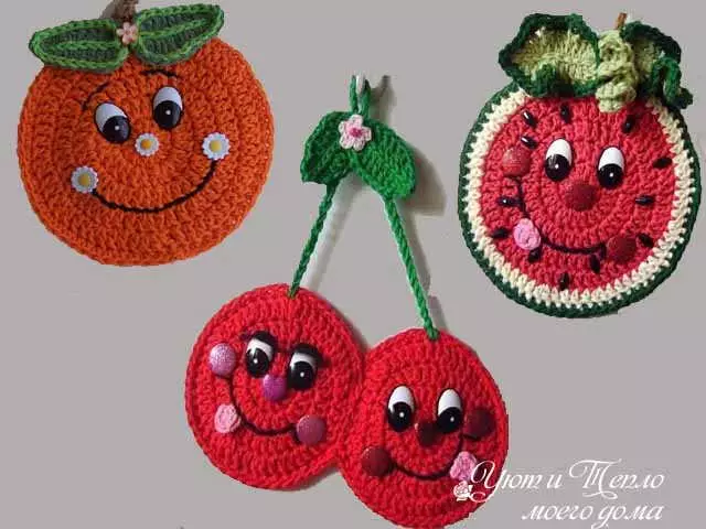 Merry Crocheted Ompompi abangadingi amacebo, ngencazelo