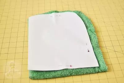 子供のための自分の手でポンチョを縫う方法は？