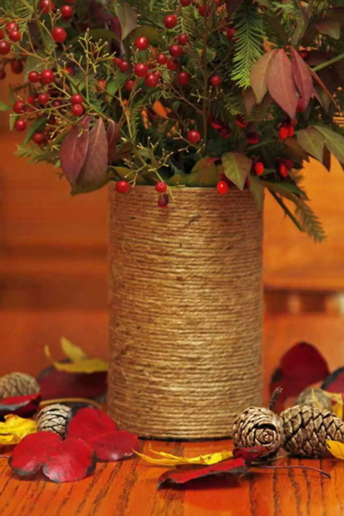 Vaza z lastnimi rokami iz naravnega materiala: Kako narediti dekor iz banke