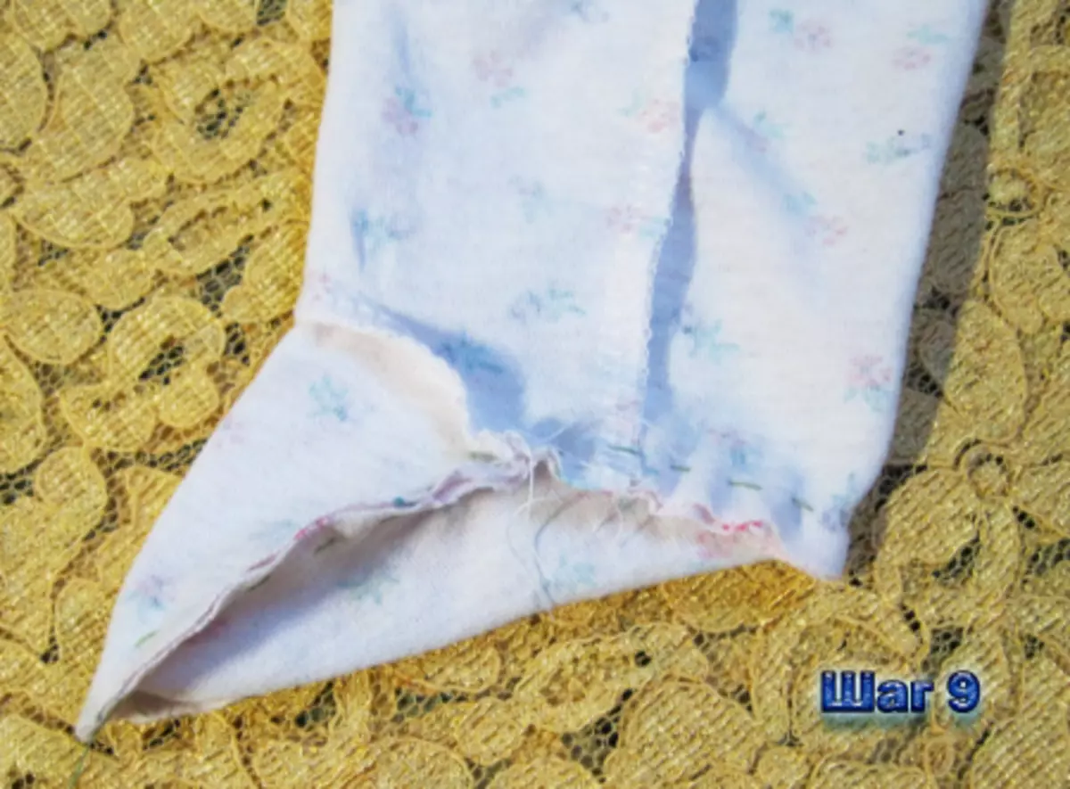 Hogyan kell varrni a csúszkákat egy újszülötthez egy gumiszalagra saját kezével: minta és mester osztály a szabáson