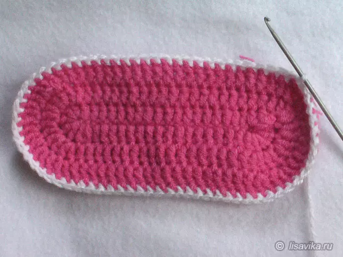 Li-slippers tsa crochet: sehlopha sa master le merero le tlhaloso