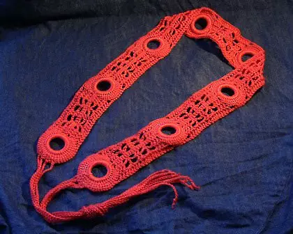 Камарбанди Crochet: Схема ва тавсифи лавозимот ба либос бо акс ва видео
