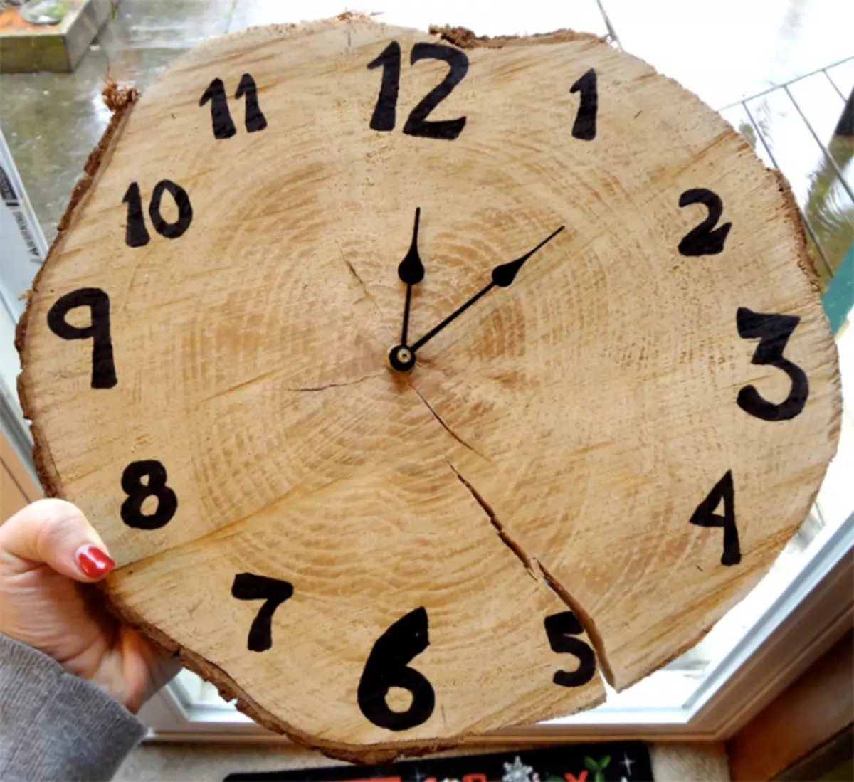 Ручной циферблат. Часы из дерева. Часы настенные деревянные. Часы из дерева настенные. Настенные часы своими руками.