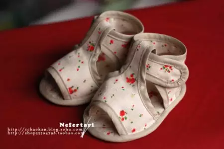 Մանկական կոշիկները դա անում են ինքներդ. Երեխայի համար սանդալներ կարելու ձեւի եւ վարպետության դաս