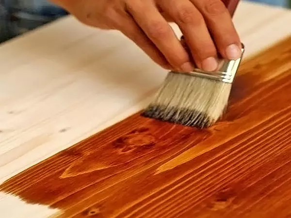 How to paint the lining inside the house at the cottage: options