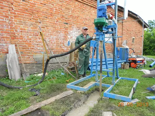 Perforación de pozos de inxección de auga de area: para e en contra