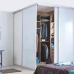 Verzauberung der Garderobe im Schlafzimmer: Interessante Ideen für verschiedene Bedingungen | +84 Foto