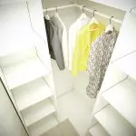 Enchantement de dressing dans le couloir: options simples et solutions originales