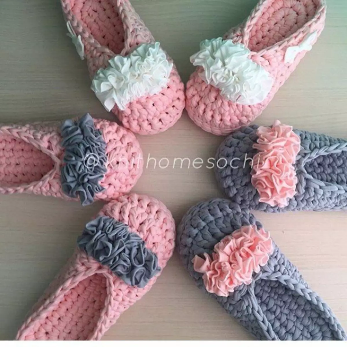 Crochet Slippers: স্কিম সঙ্গে beginners জন্য ভিডিও পাঠ