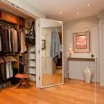 Enchantment e dhomës së veshjes në korridor: opsionet e thjeshta dhe zgjidhjet origjinale