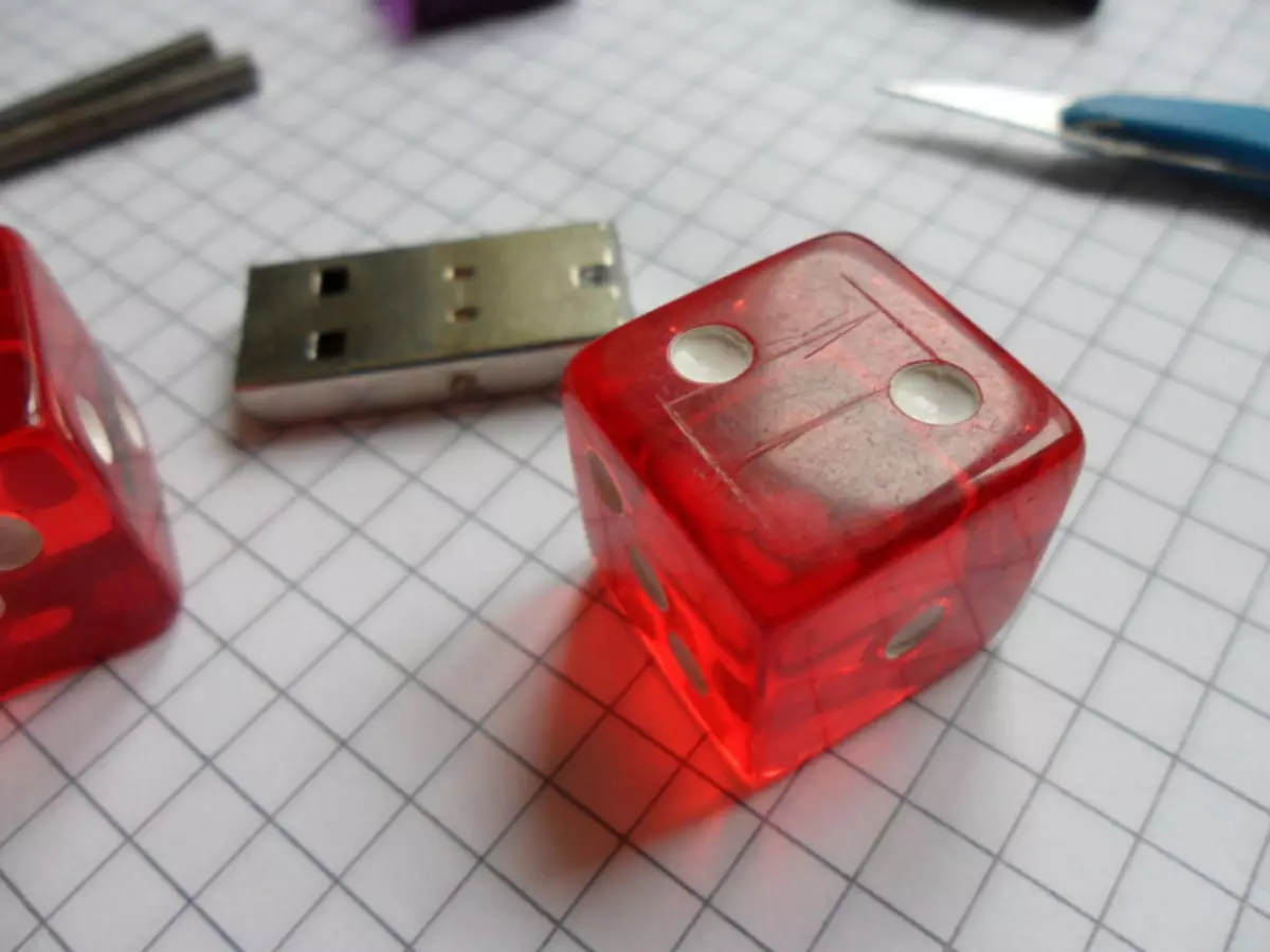 Cara nggawe rantai kunci kanggo USB flash drive