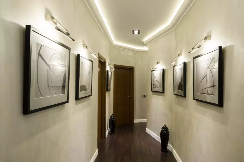 Belysning av målningar i korridoren