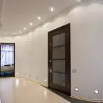 Pencahayaan di Koridor: Solusi penuh gaya untuk apartemen besar dan kecil (+62 foto)