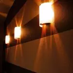 Osvětlení na chodbě: Stylová řešení pro velké a malé apartmány (+62 fotky)
