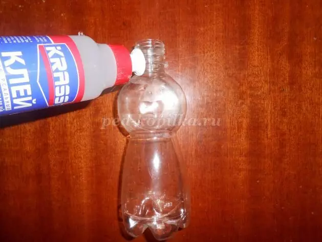 Vase botol plastik nganggo tangan sampeyan dhewe kanggo kembang