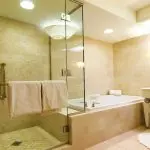 Scegliere l'illuminazione ottimale per il bagno [idee designer]