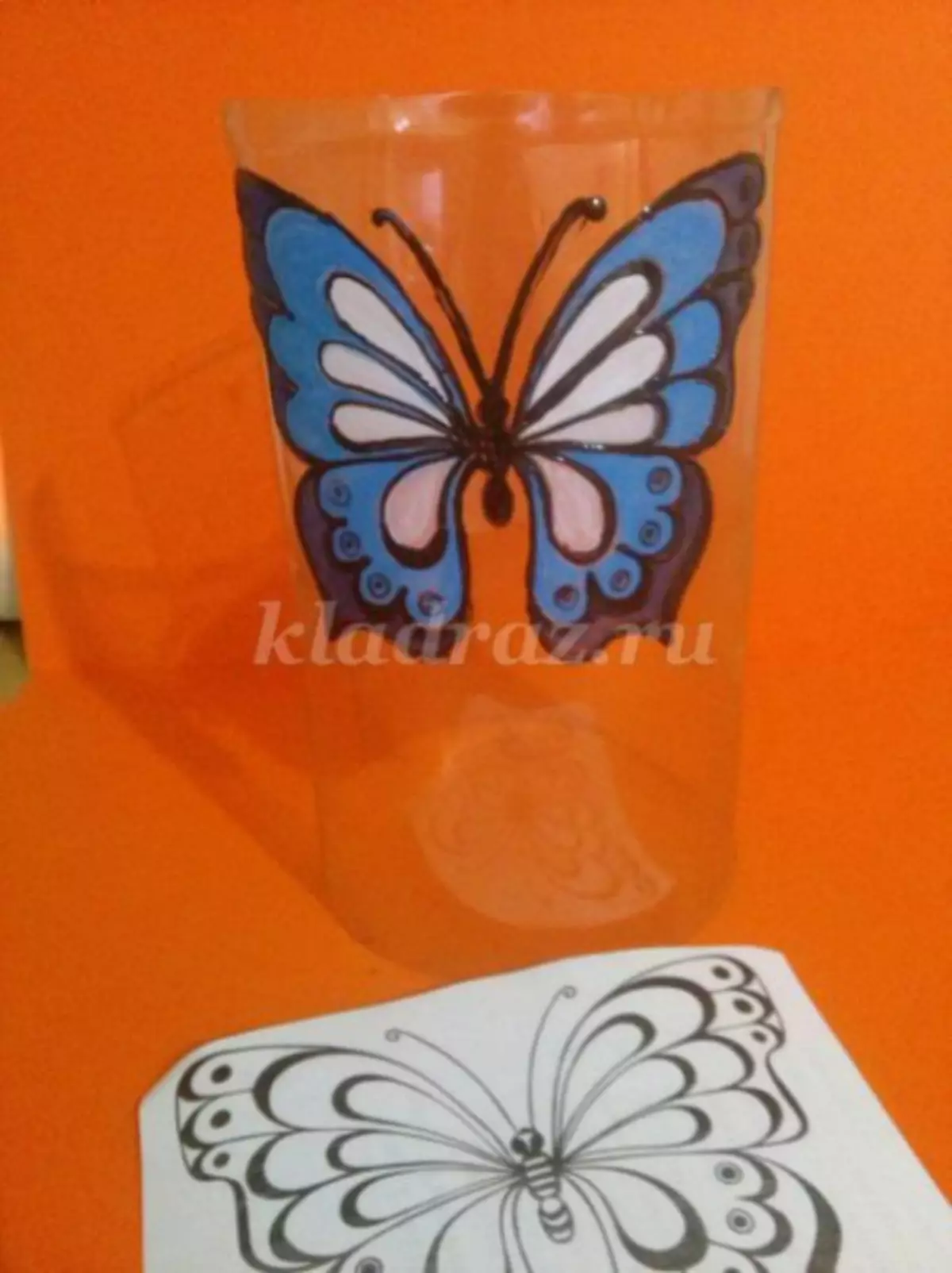 Klas Nna-ukwu na Butterflies nke karama plastik: ụdị ihe omume