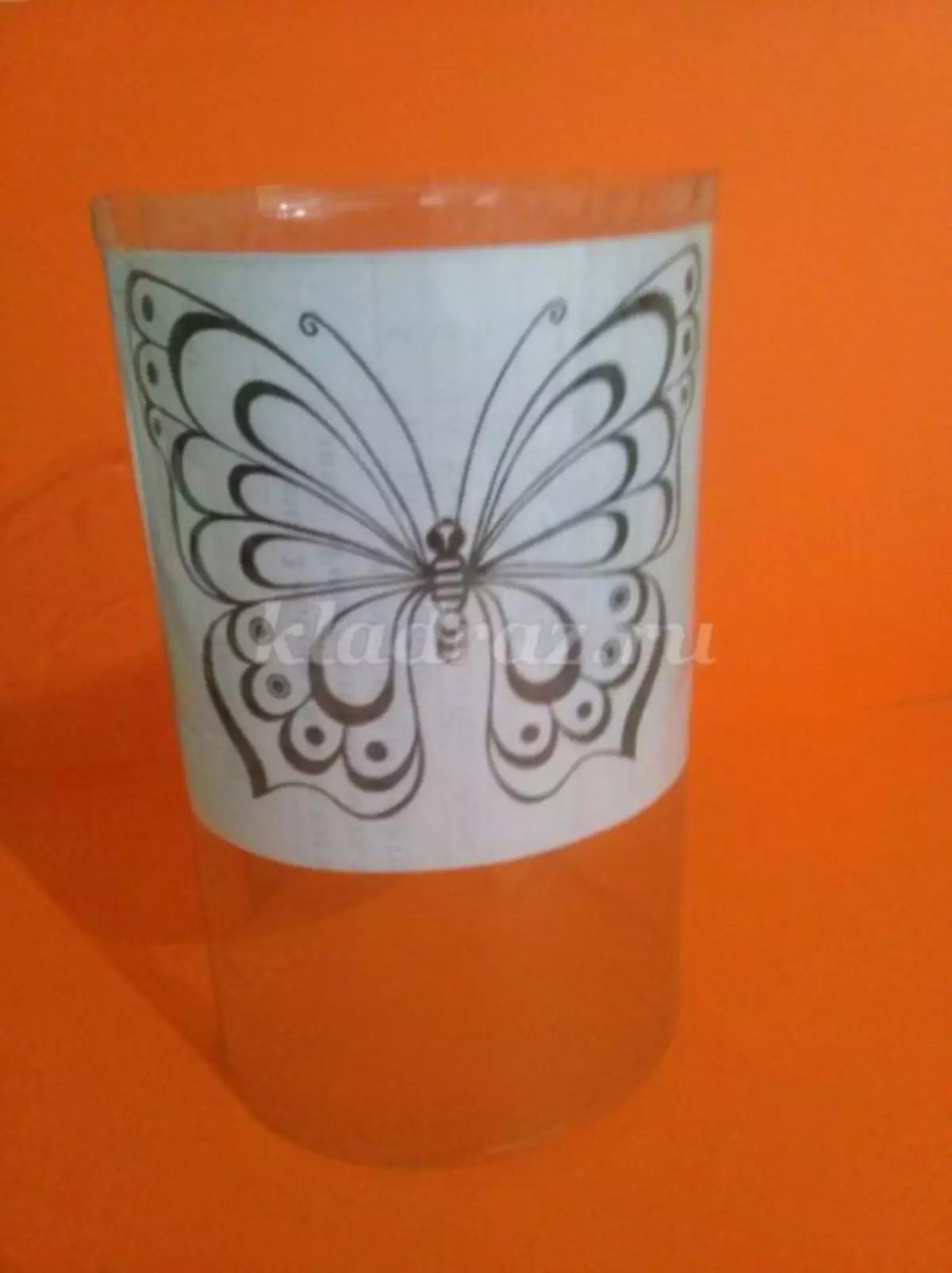 Clase magistral en mariposas de botellas de plástico: patrones de artesanía