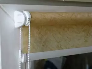 How to mount rolled curtains on plastic windows