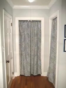 Χρησιμοποιώντας μια κουρτίνα αντί για πόρτες