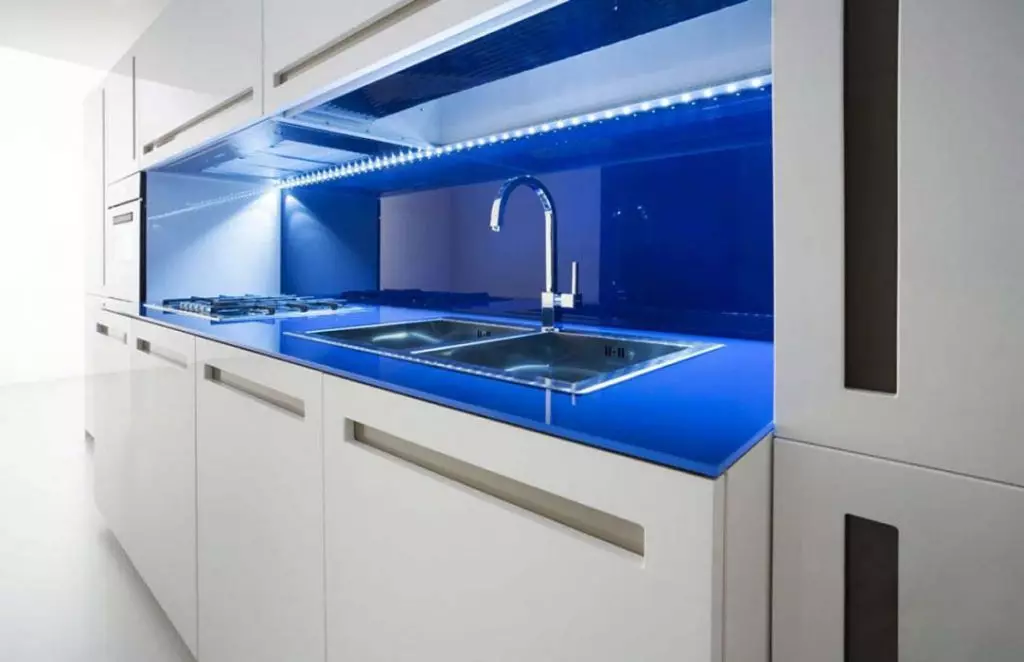 Radni prostor LED pozadinskog osvjetljenja u kuhinji