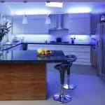 ویژگی های روشنایی در آشپزخانه: چه اتفاقی می افتد و چگونه سازماندهی شود؟ (ایده های فعلی)