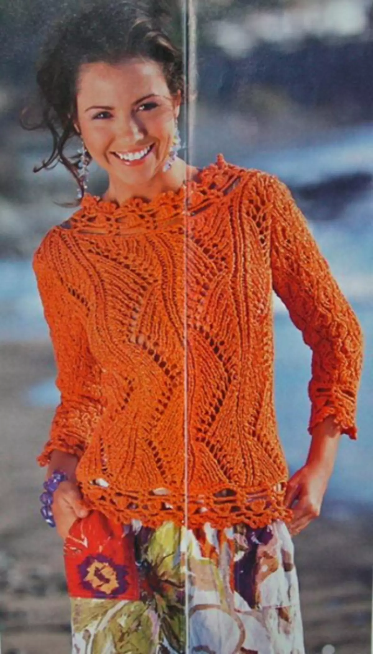 Красива пуловер с модел на откриване