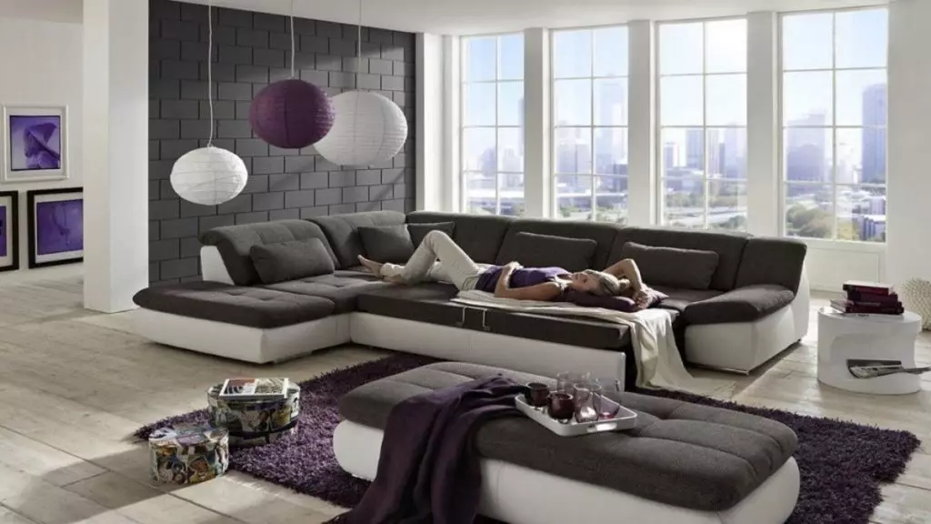 Moderns un praktisks dīvāns dzīvojamā istabā - ko viņš?