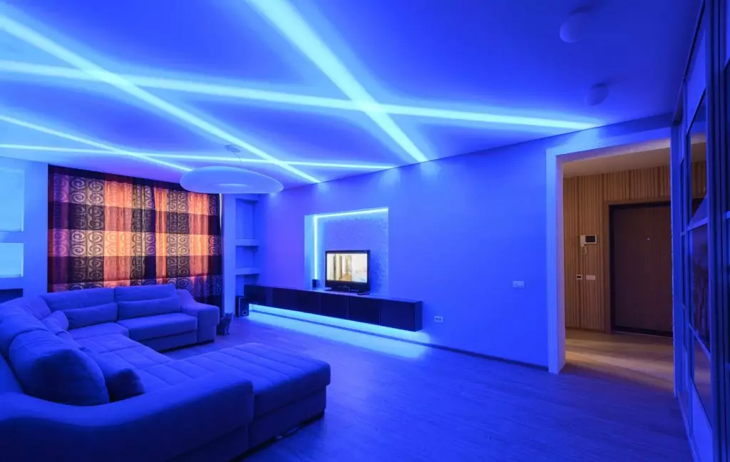 إضاءة LED في الداخل الشقة: إيجابيات وسلبيات (أنواع الأجهزة)
