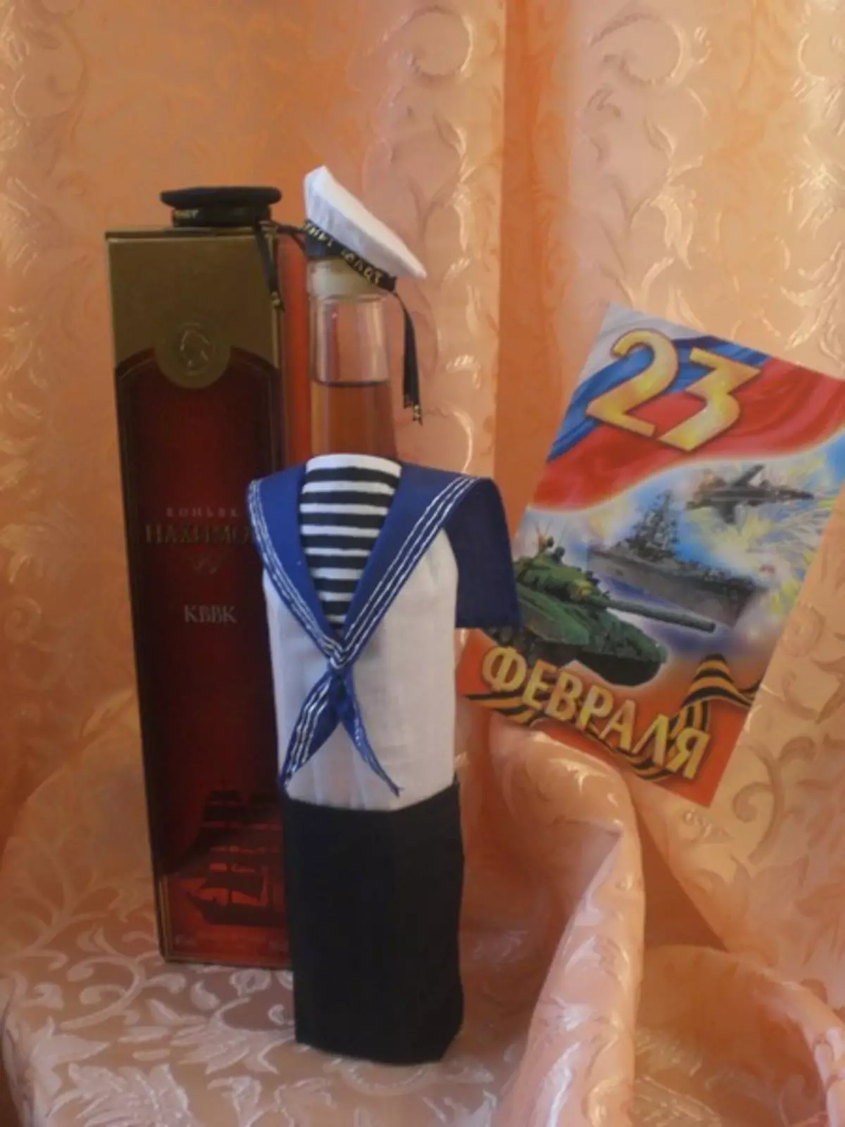 Hoe om 'n bottel met jou eie hande te versier: foto dekor lintjies met video