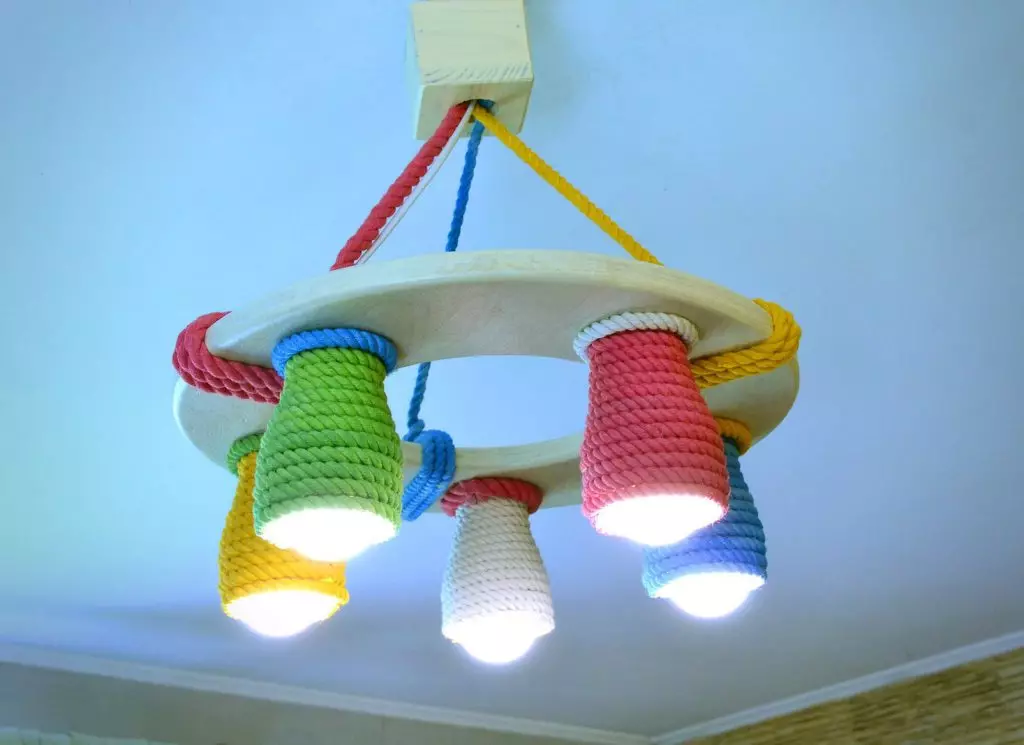 Lustre inhabituel pour les enfants