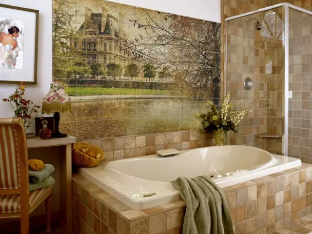 Panneau de la mosaïque avec ses propres mains pour la cuisine et dans la salle de bain avec des photos