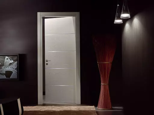 Valkoiset ovet sisätiloissa: Ovatko ne sopivia sisätiloihin