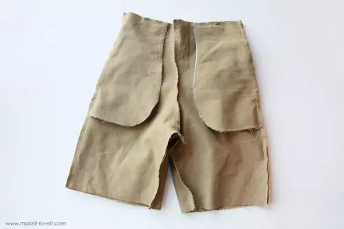 Shorts pentru băiat o face singur