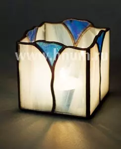 Hvordan lage farget glassvinduer hjemme fra glass