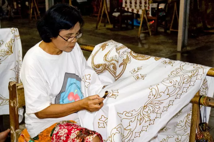 Hot Batik: Teknolojiya darvekirinê, çîna master bi wêne û vîdyoyê