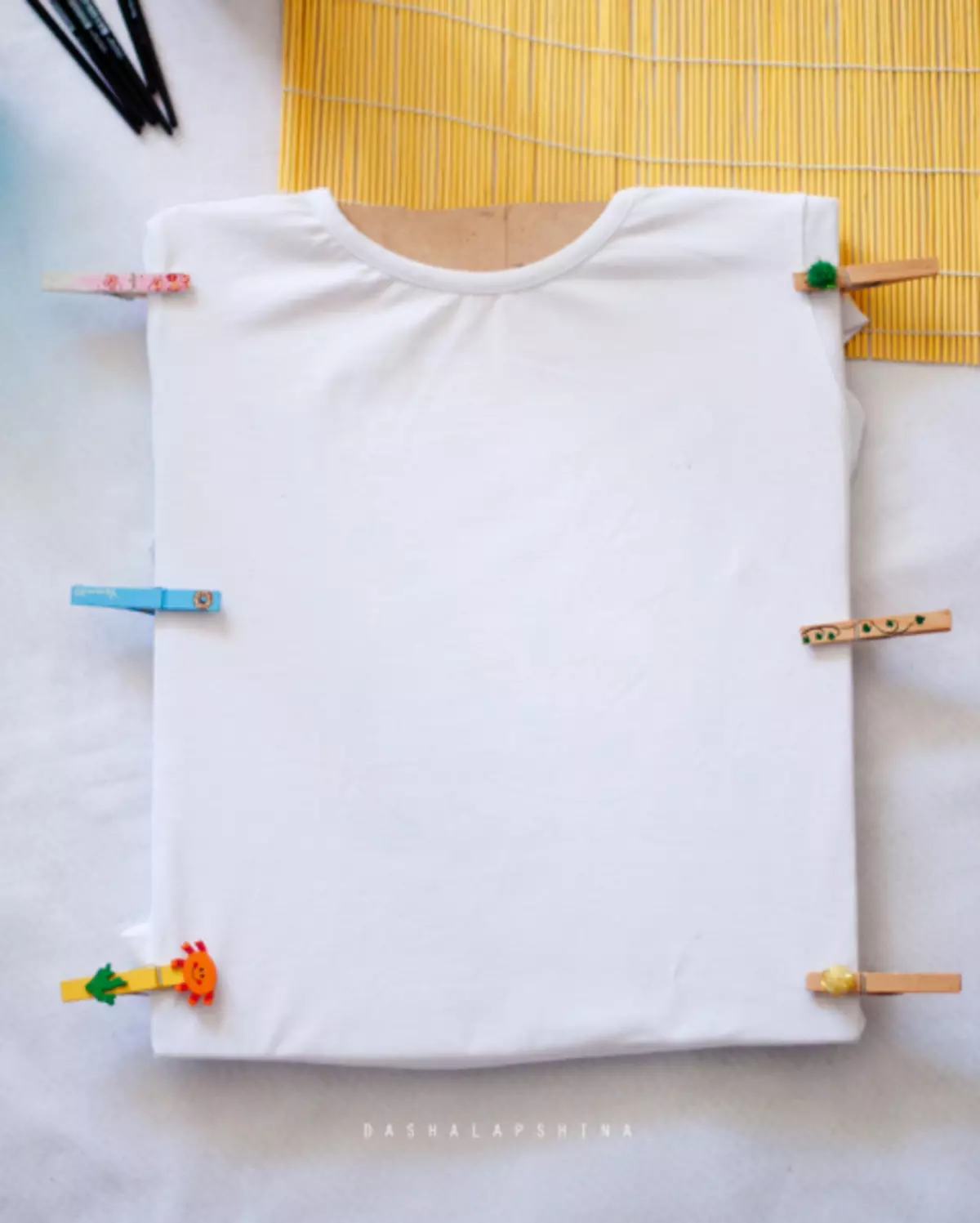 T-shirts Gemalte: Meisterklasse auf einem Bad für Kinder mit Fotos und Videos