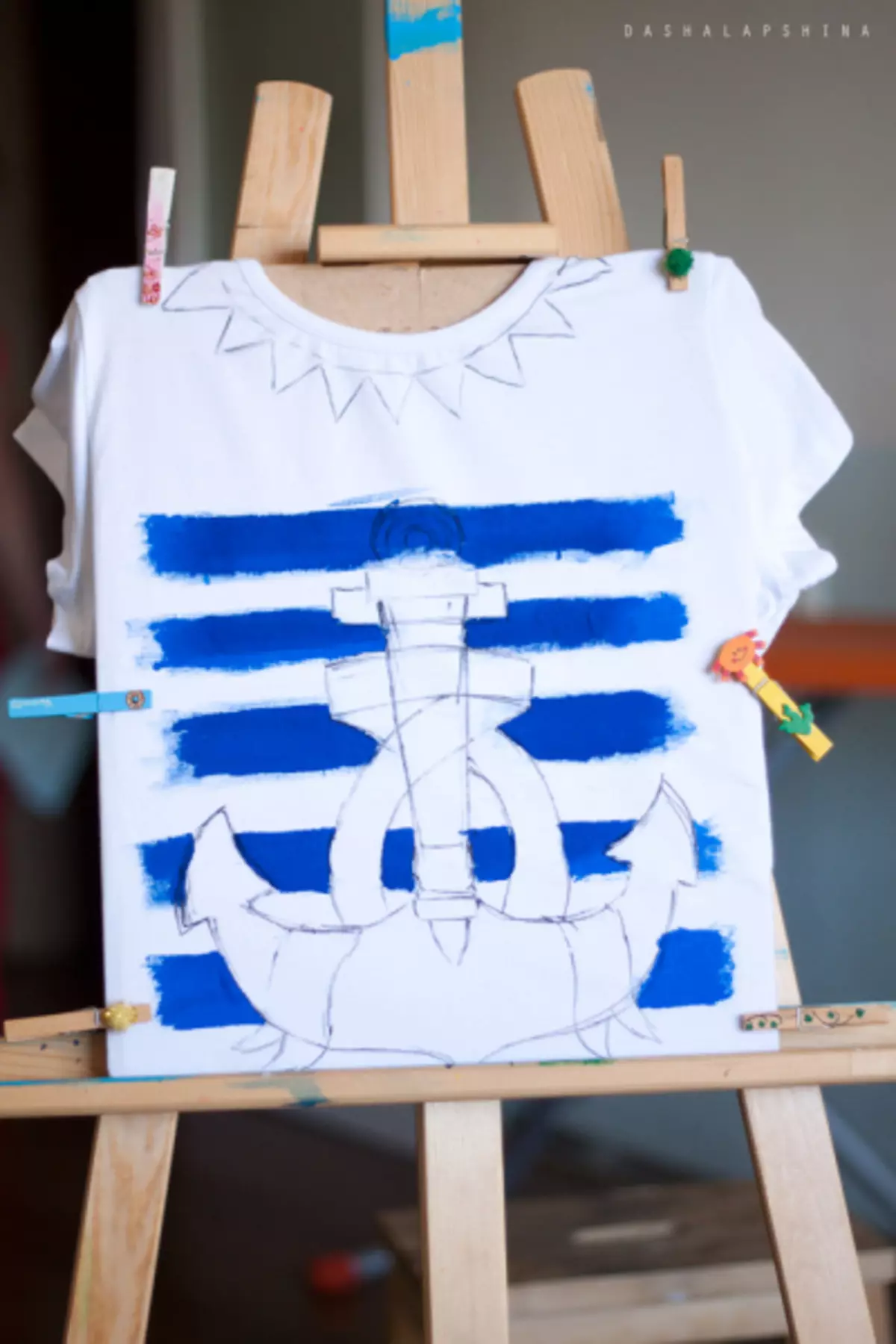 T-shirts ζωγραφισμένα: Master Class σε μπάνιο για παιδιά με φωτογραφίες και βίντεο