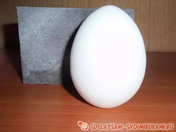 Lukisan telur Paskah melakukannya sendiri: kelas induk untuk pemula