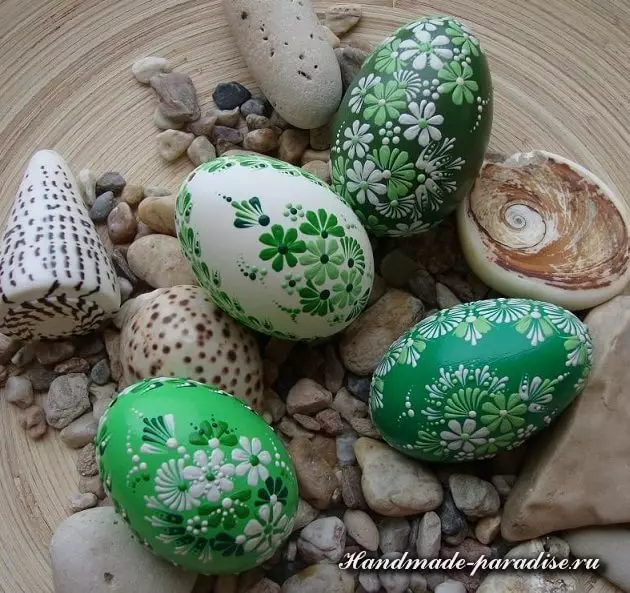 La pintura de los huevos de Pascua lo hace usted mismo: Clase Master para principiantes